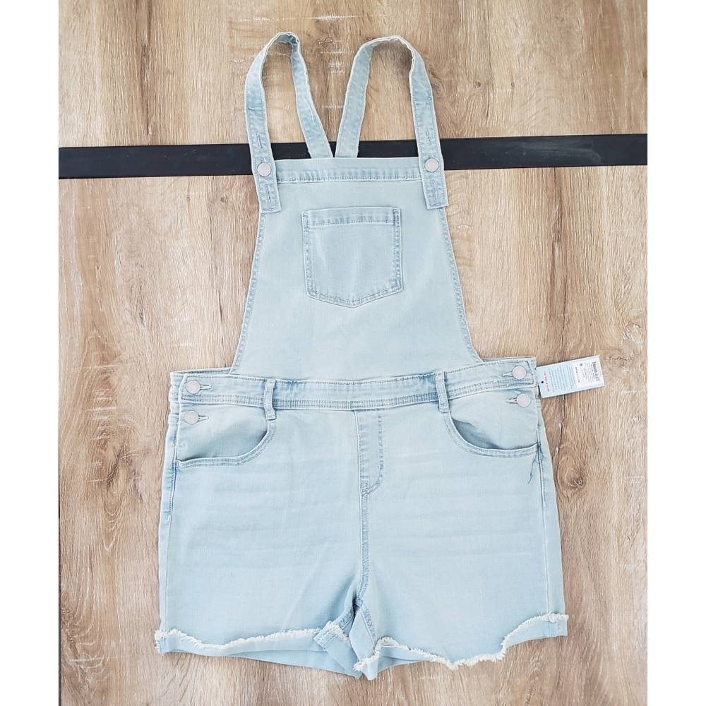 Junior Girls Light-Wash Overall Shorts